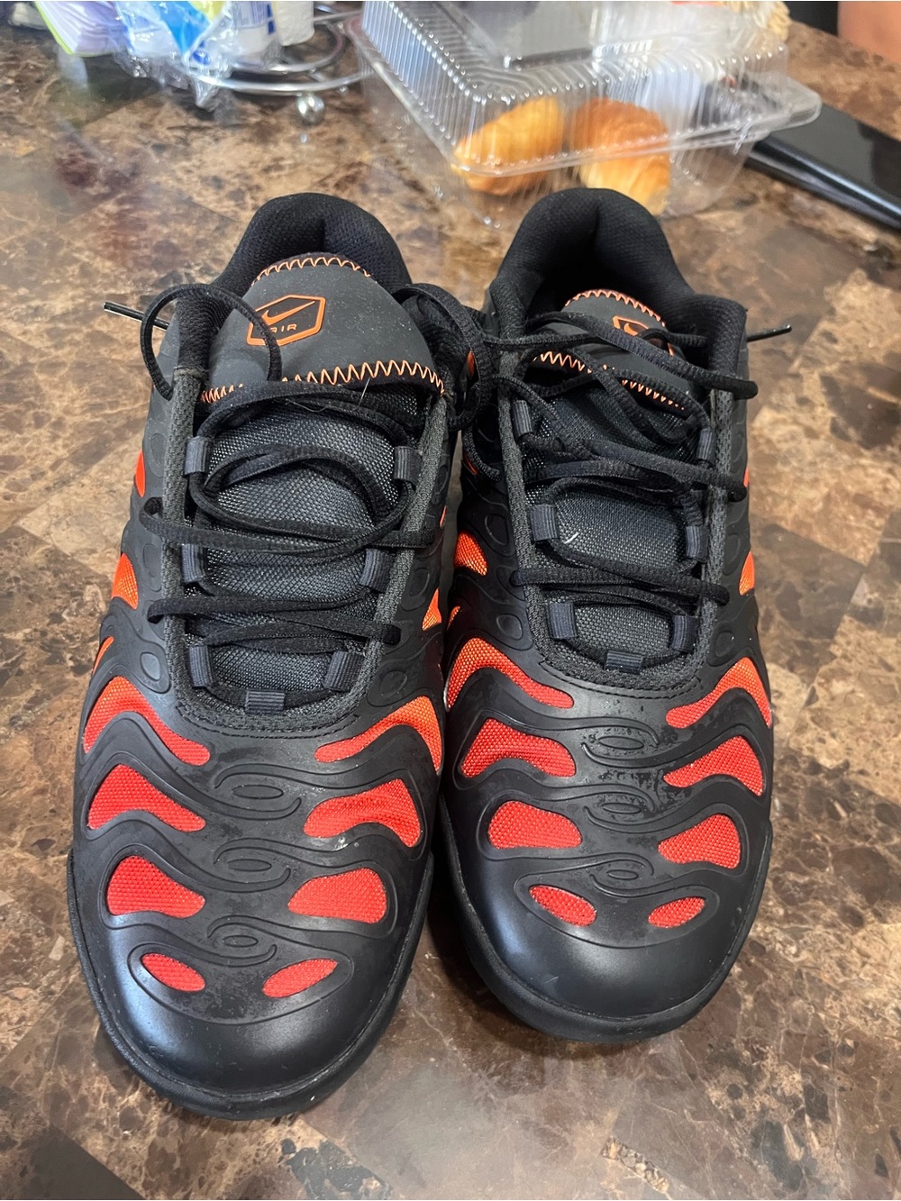 Nike Men's Black and Red Wave-Detail Sneakers